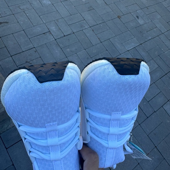 NWOT White Puma trainers with a sporty vibe size 6 - Picture 5 of 5